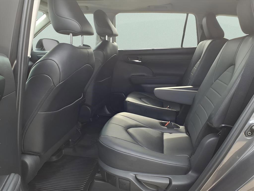 Used 2024 Toyota Highlander XLE image 19