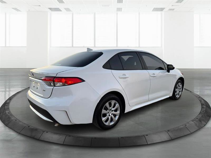 Used 2022 Toyota Corolla LE image 6