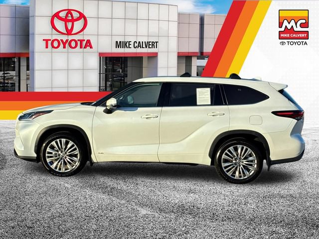 Used 2026 Toyota Highlander Platinum AWD/4WD image 2