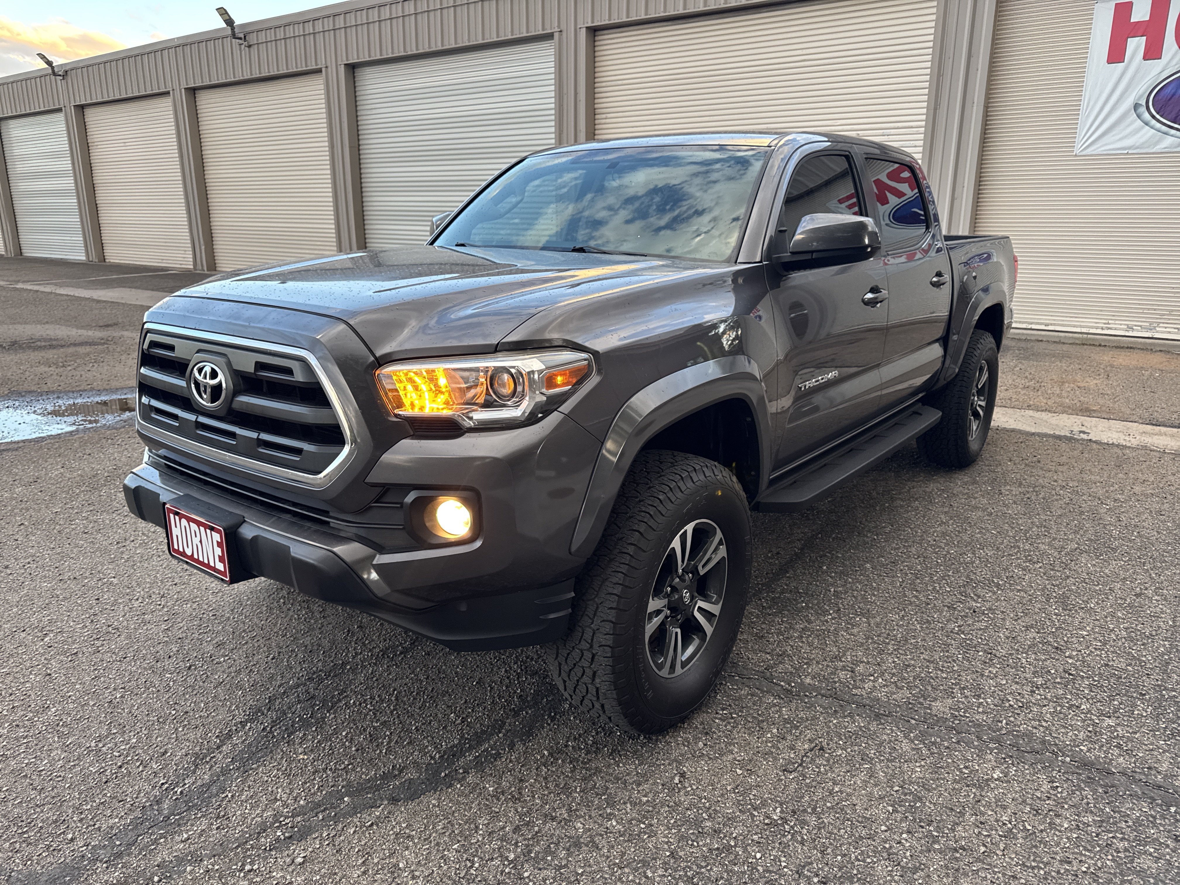 Used 2016 Toyota Tacoma SR5 w/ SR5 Appearance Package (SN) RWD image 3