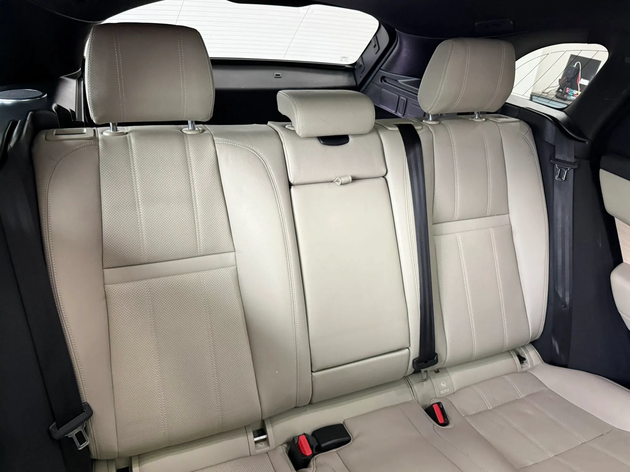 Used 2019 Land Rover Range Rover Velar R-Dynamic SE AWD/4WD image 28