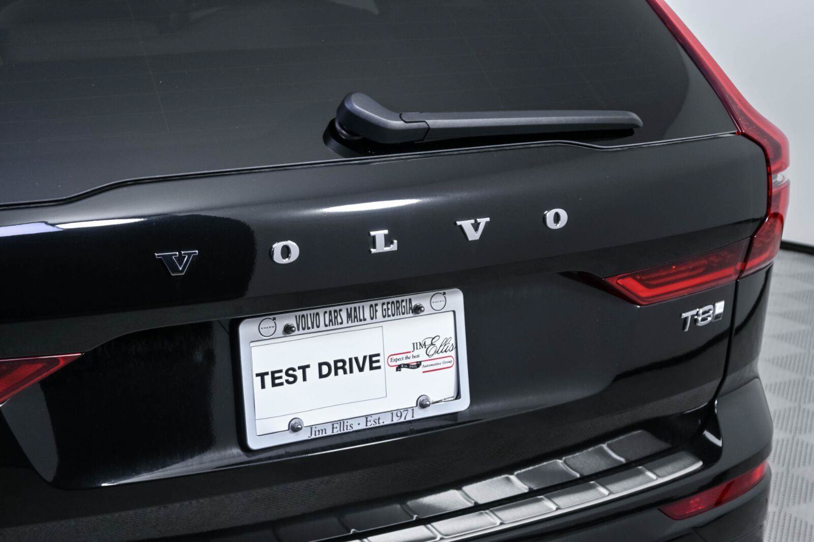 New 2026 Volvo XC60 T8 Plus w/ Protection Package Premier AWD/4WD image 37