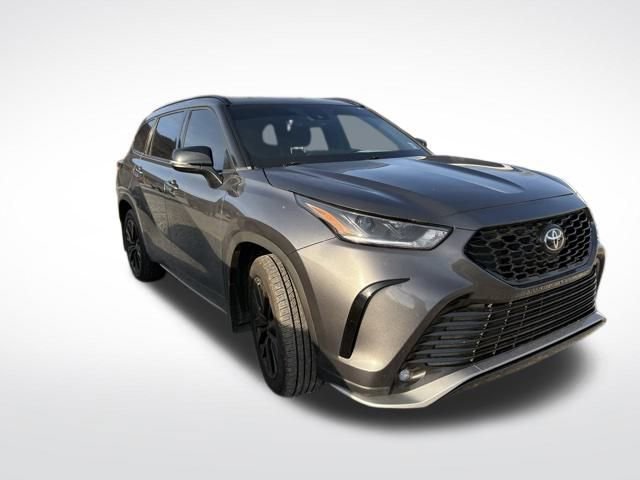 Used 2023 Toyota Highlander L image 3