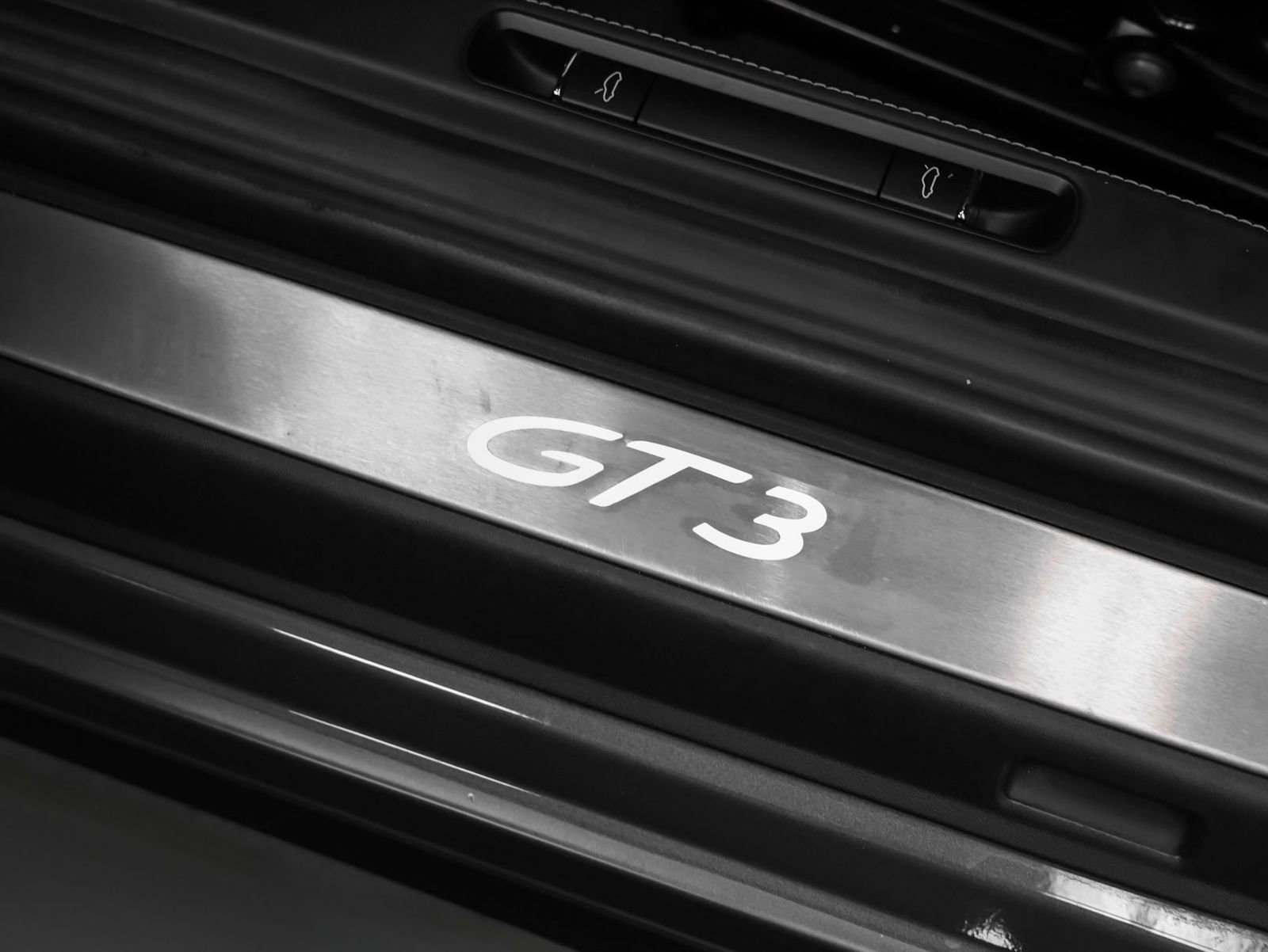 Certified 2015 Porsche 911 GT3 image 44