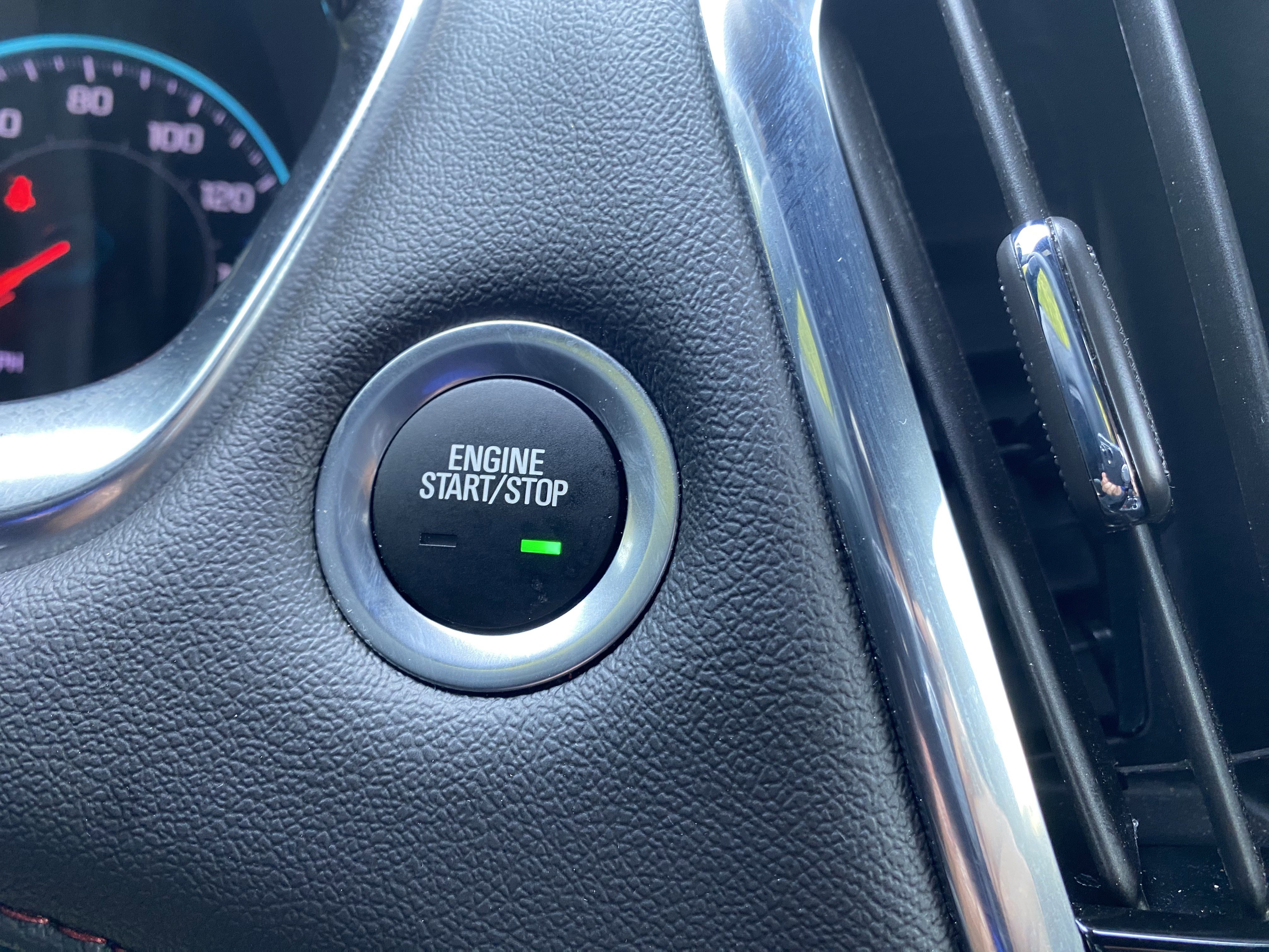 Used 2023 Chevrolet Traverse RS image 25