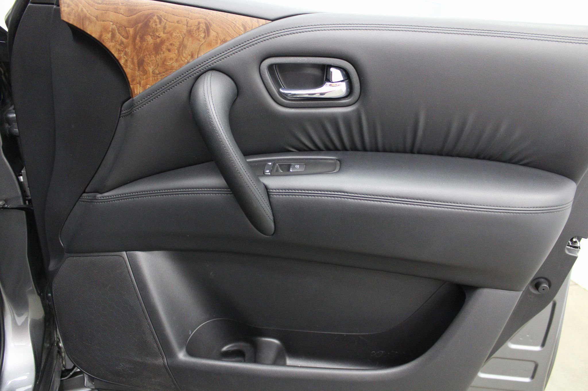 Used 2024 Nissan Armada SL image 30