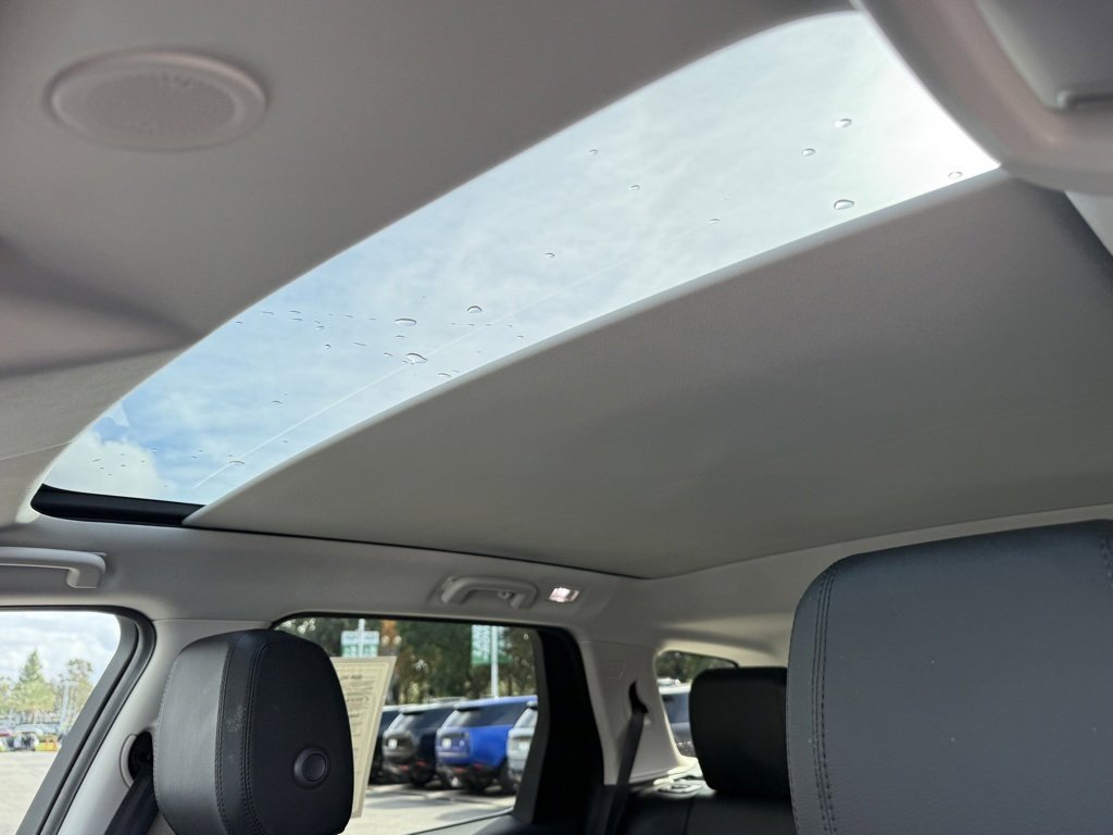 Used 2025 Land Rover Discovery Sport S image 18