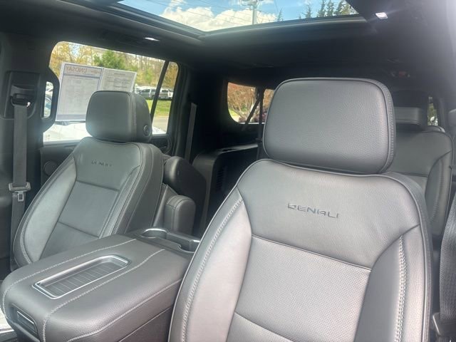 Used 2024 GMC Yukon XL Denali image 6