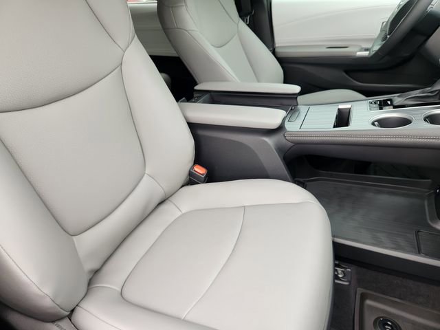 New 2026 Toyota Sienna XLE FWD image 12