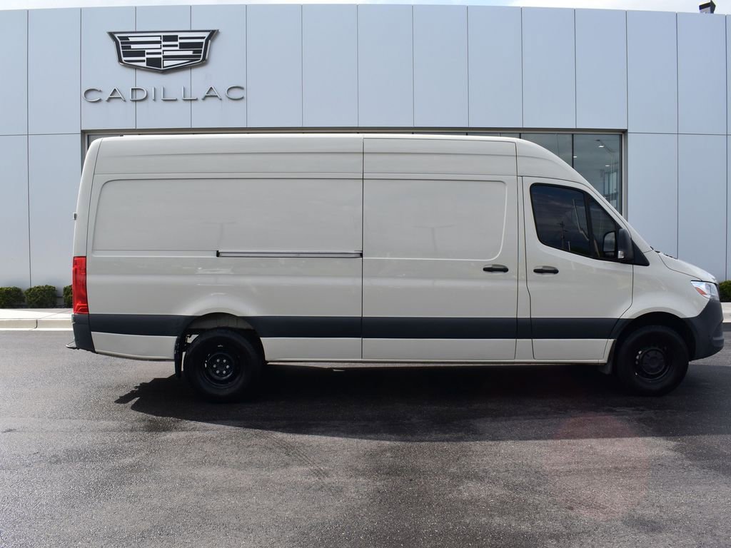 Used 2024 Mercedes-Benz Sprinter 2500 image 2