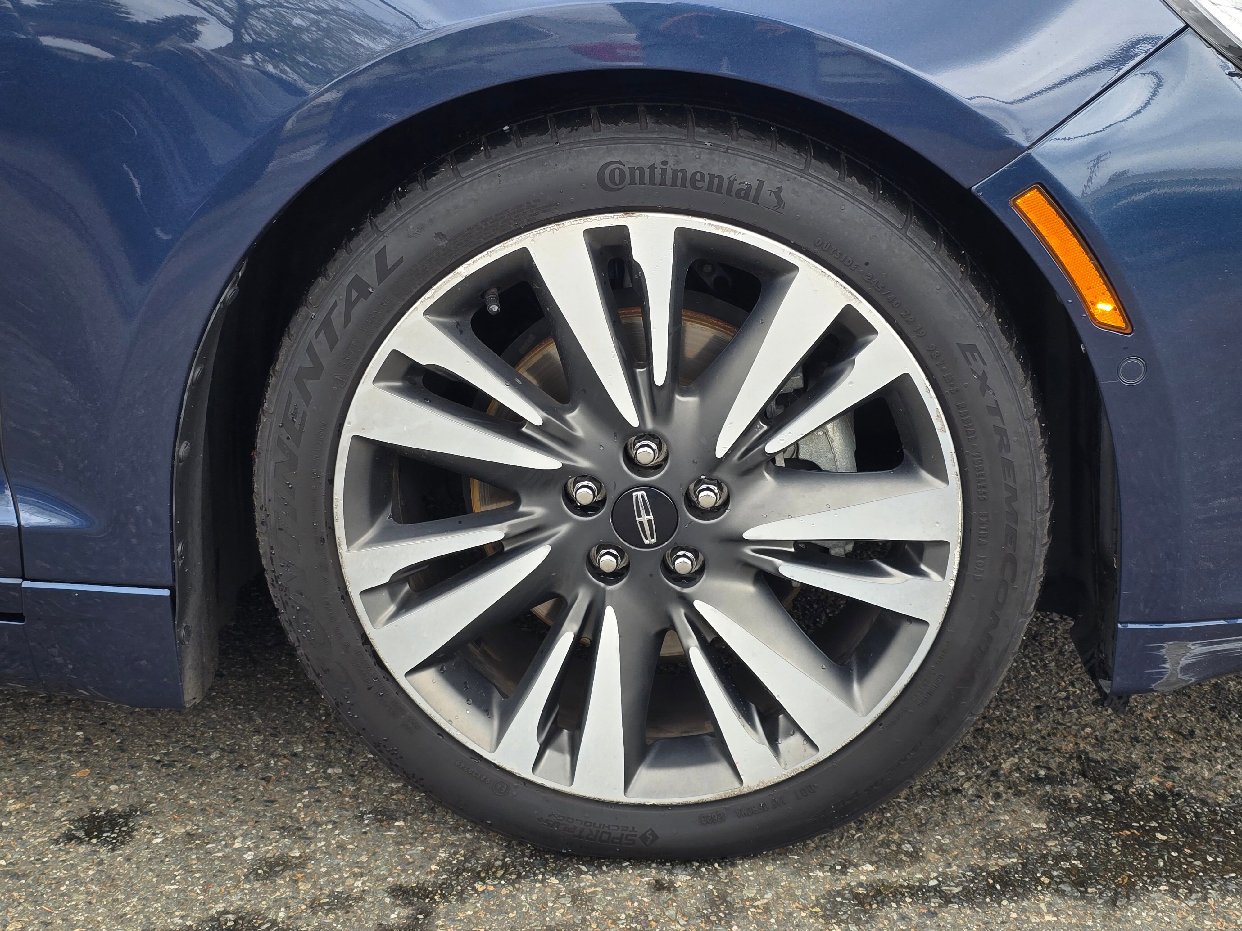 Used 2017 Lincoln MKZ Reserve FWD image 9