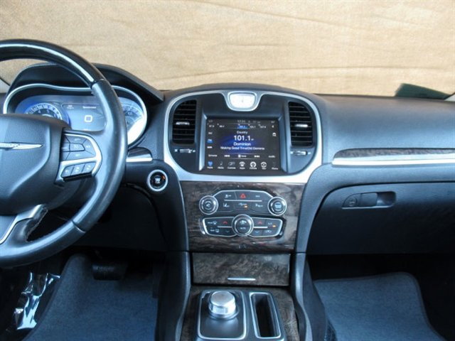 Used 2015 Chrysler 300 C w/ Light Group image 21