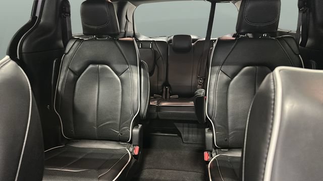 Used 2025 Chrysler Pacifica Limited FWD image 22