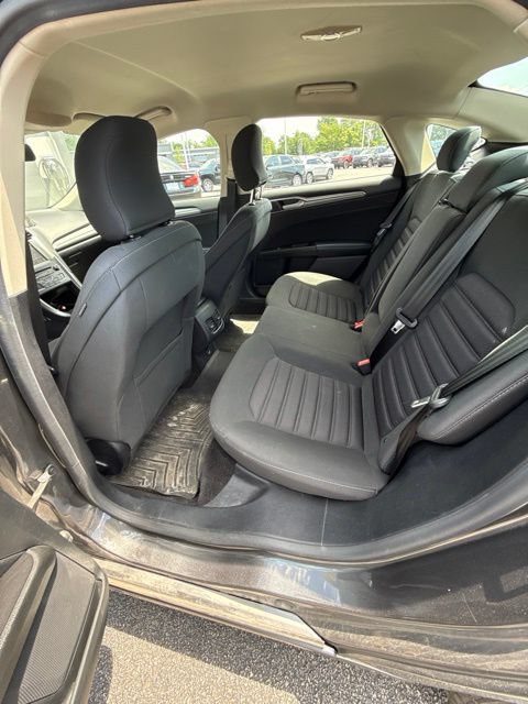 Used 2017 Ford Fusion SE w/ Fusion SE Technology Package FWD image 20