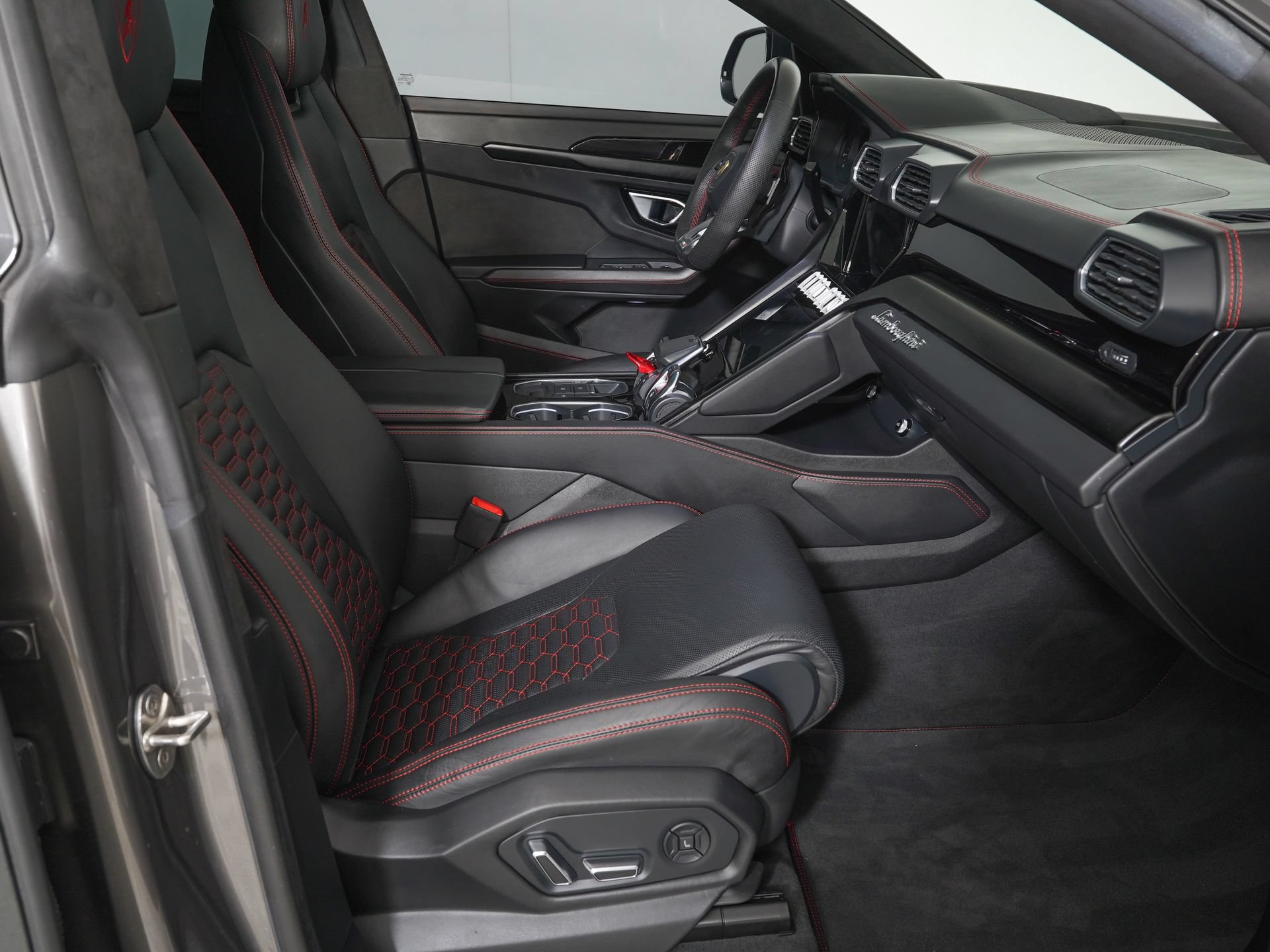 Used 2021 Lamborghini Urus AWD/4WD image 8