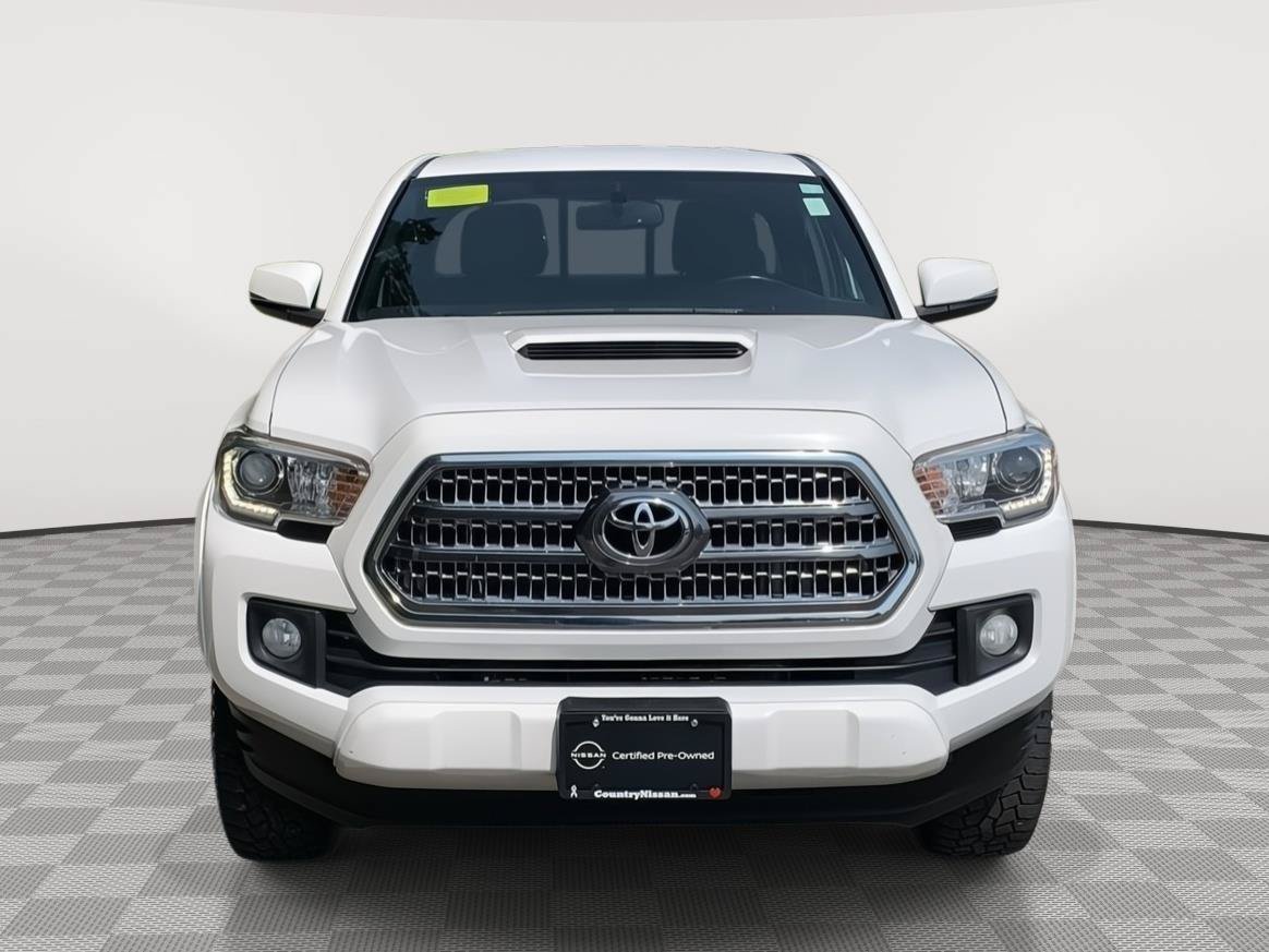 Used 2017 Toyota Tacoma TRD Sport w/ Tow Package AWD/4WD image 8