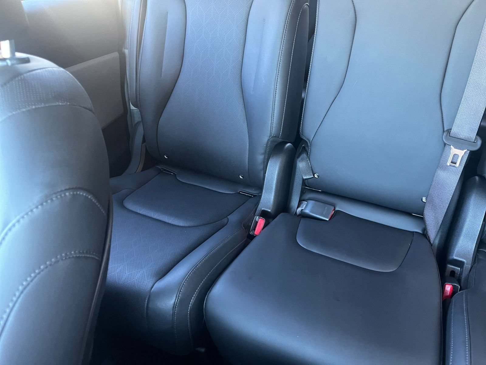 Used 2026 Kia Carnival FWD image 42