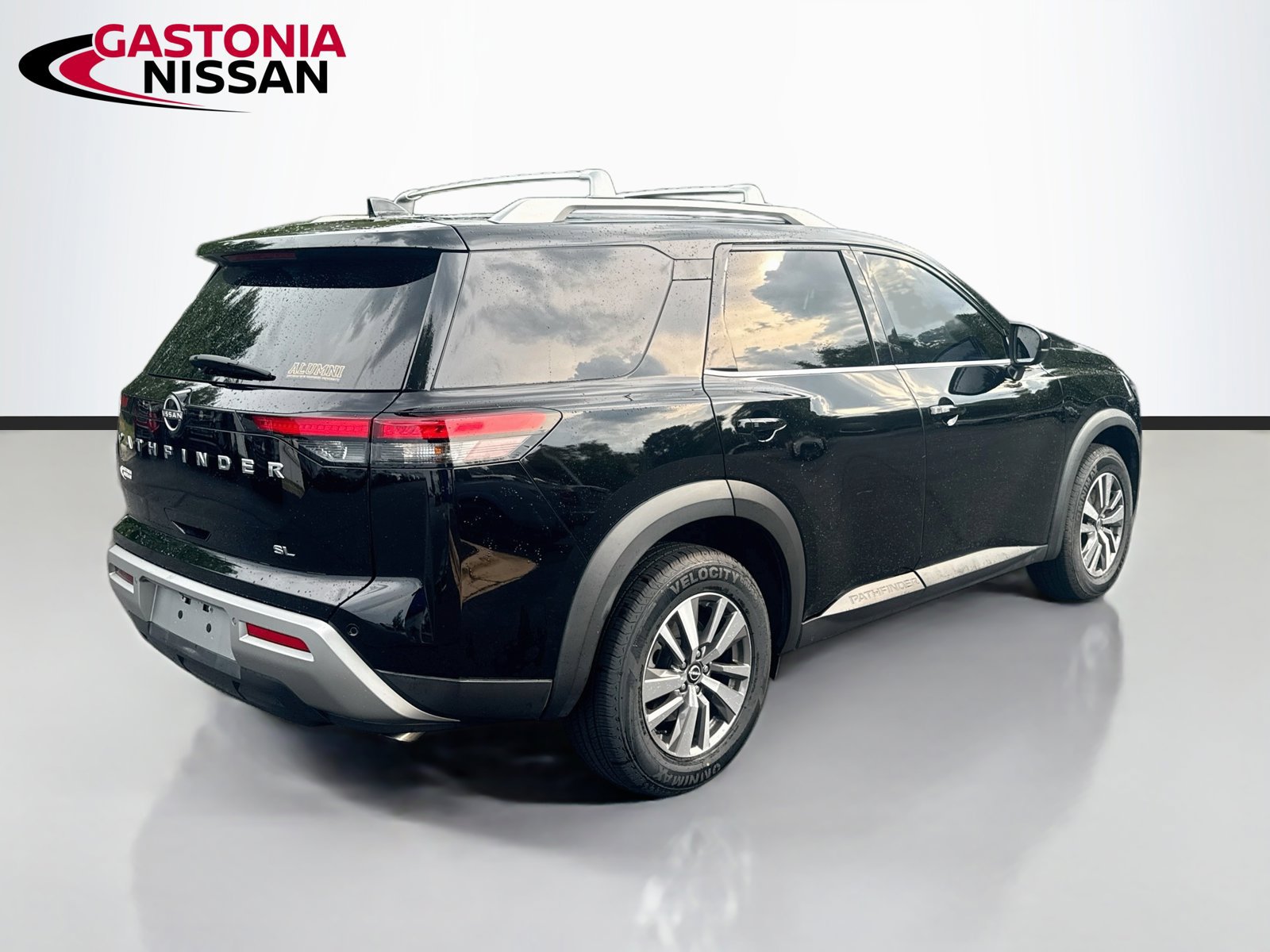 Used 2022 Nissan Pathfinder SL w/ Lighting Package (N92) FWD image 9
