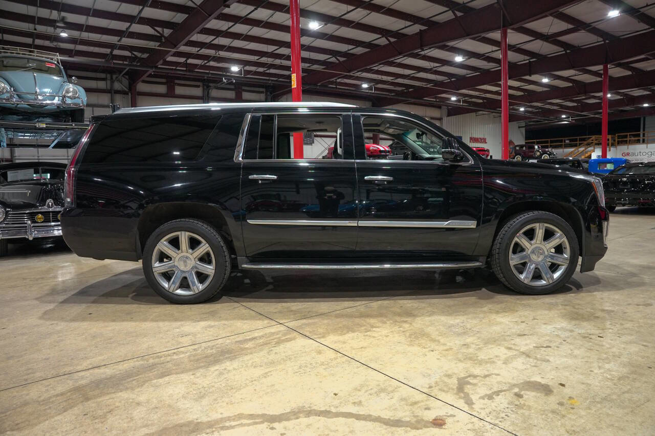 Used 2018 Cadillac Escalade ESV Luxury AWD/4WD image 9