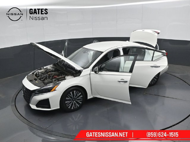Used 2025 Nissan Altima 2.5 SV FWD image 51
