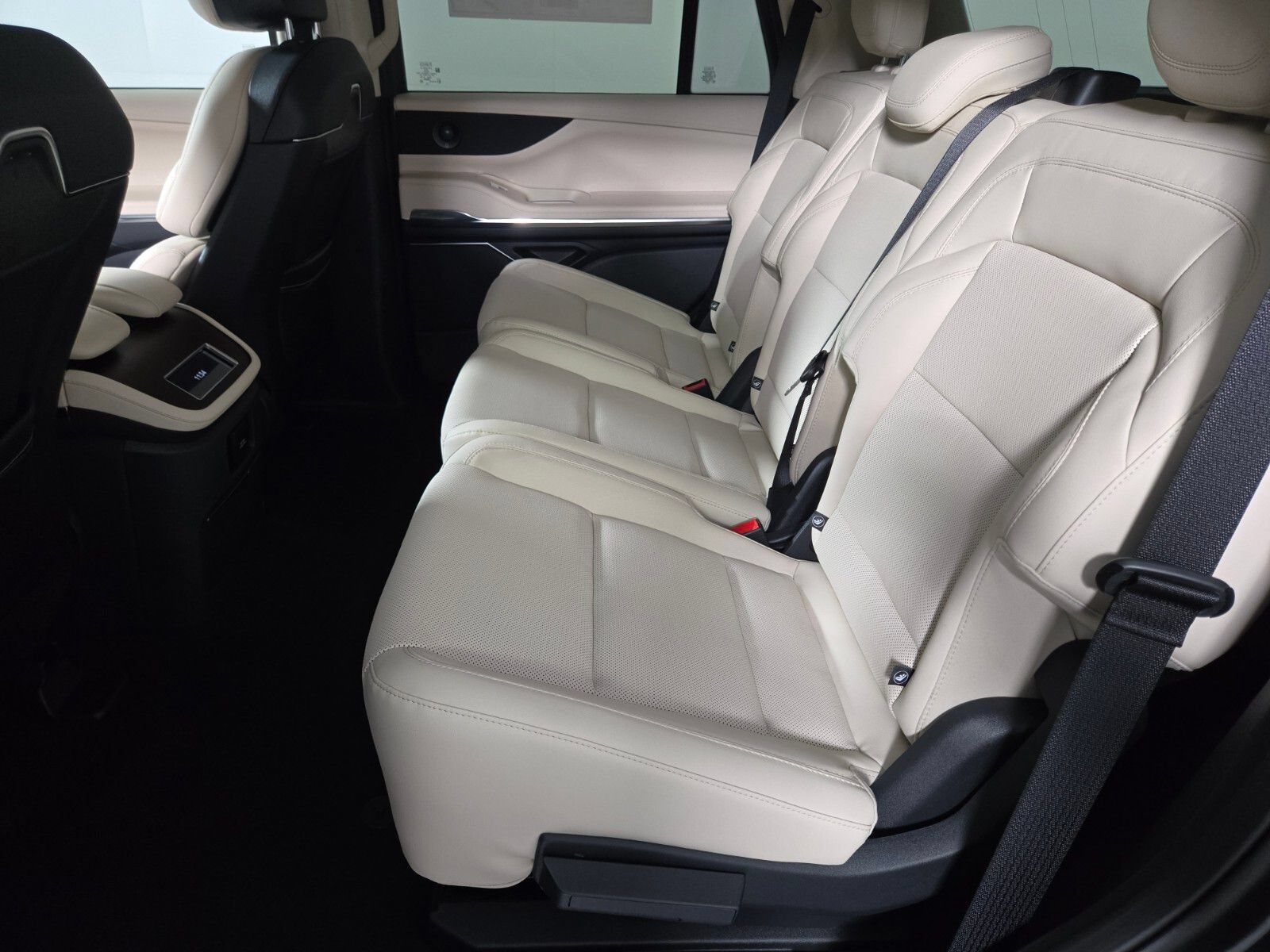 New 2027 Lincoln Navigator Premiere AWD/4WD image 13