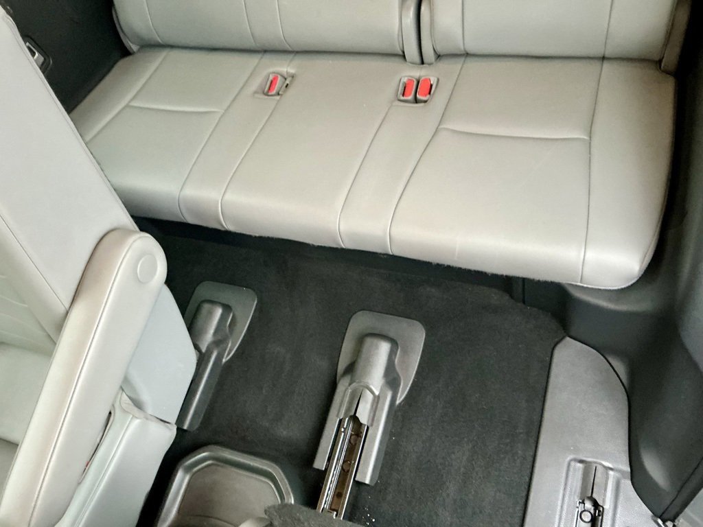 Used 2020 Toyota Highlander XLE image 28