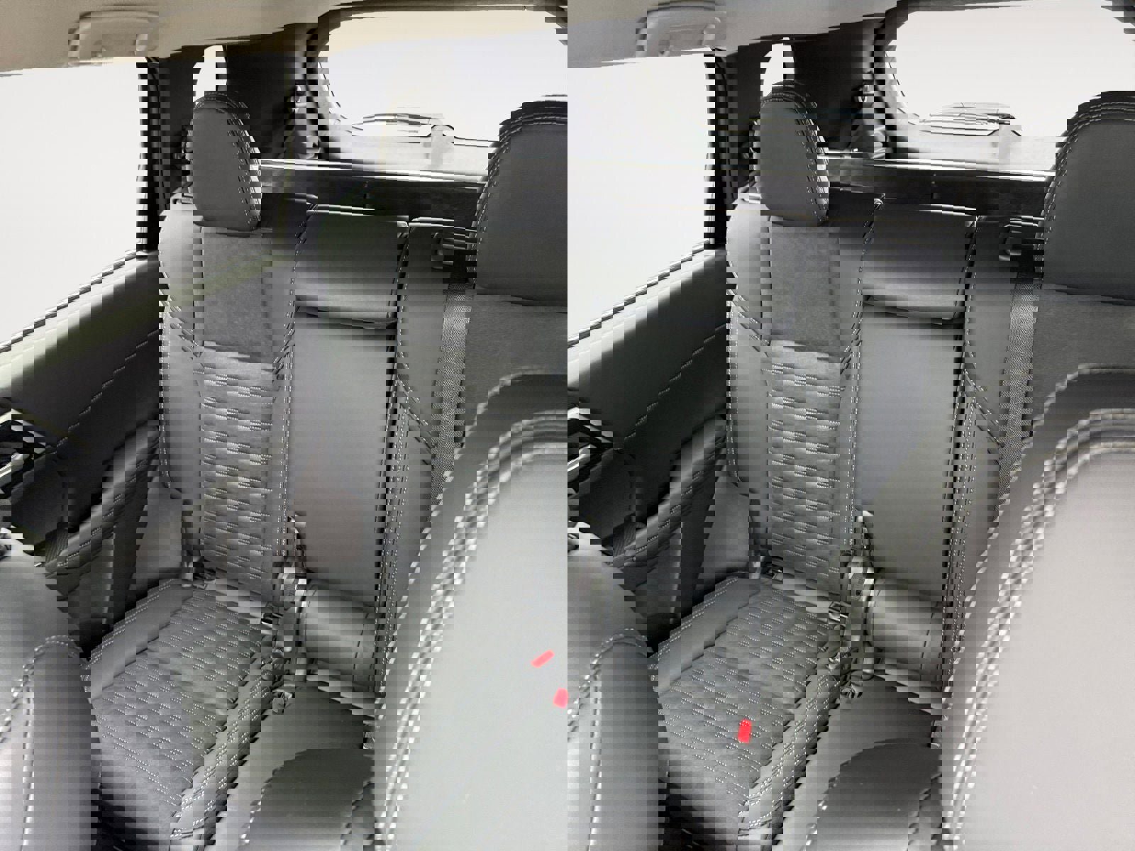 New 2025 Mitsubishi Outlander SE image 13