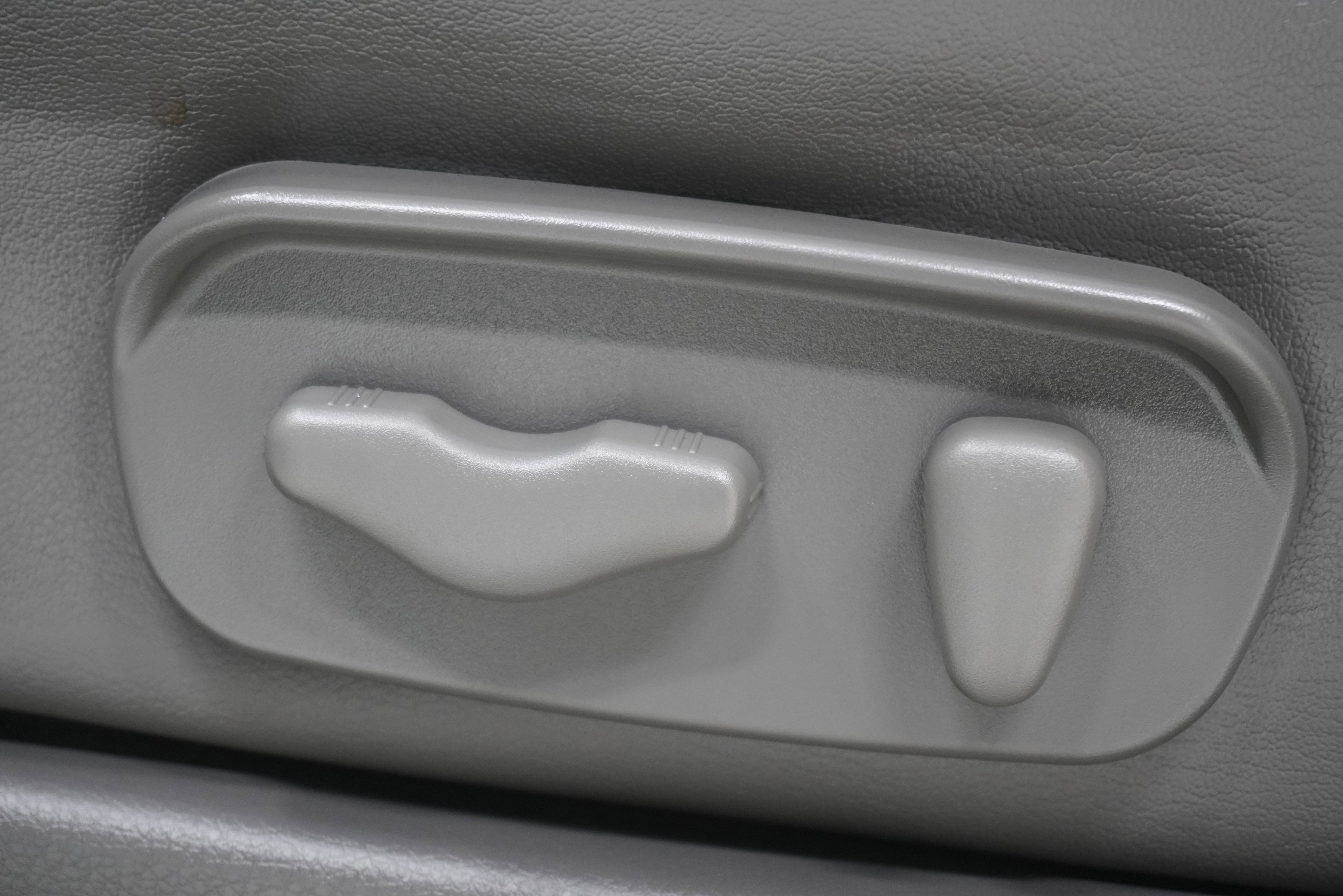 Used 2013 Nissan Frontier SL image 15