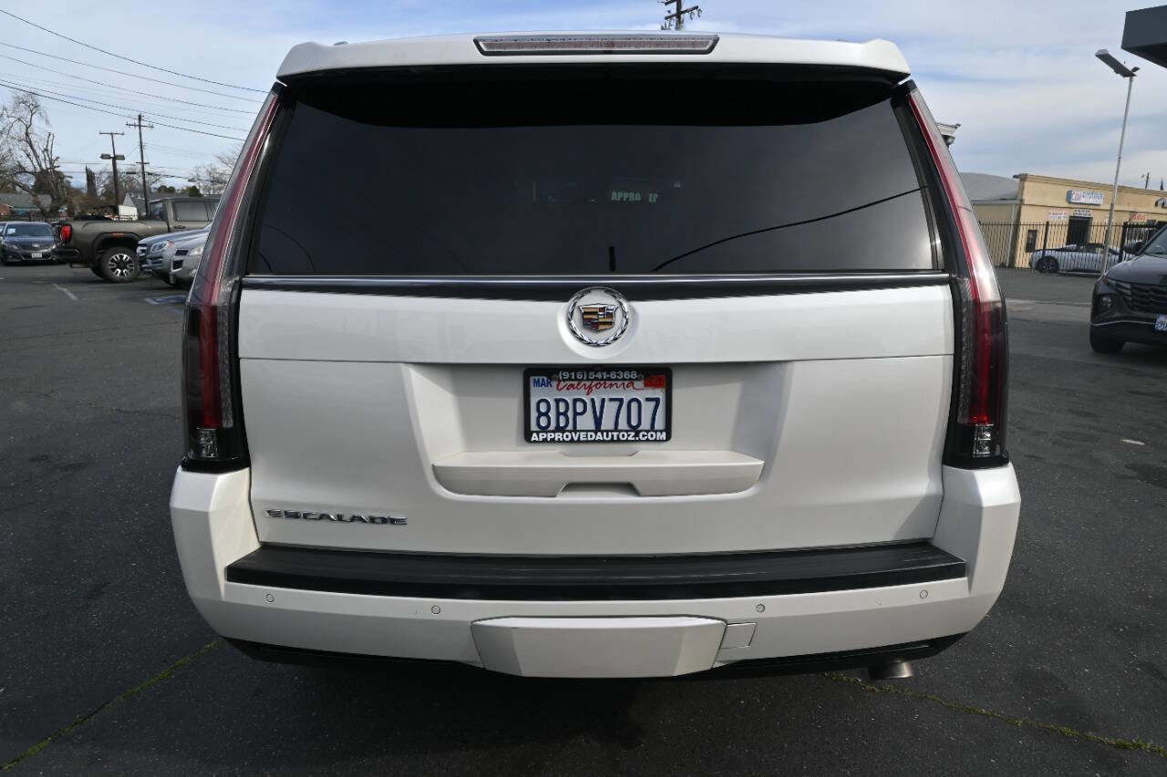 Used 2015 Cadillac Escalade Luxury RWD image 6