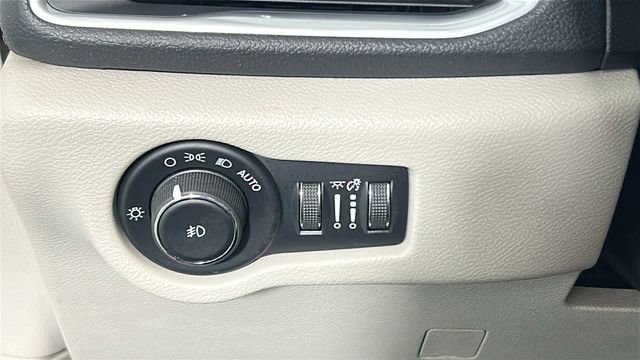 Used 2017 Chrysler Pacifica Limited w/ Advanced Safetytec Group FWD image 20