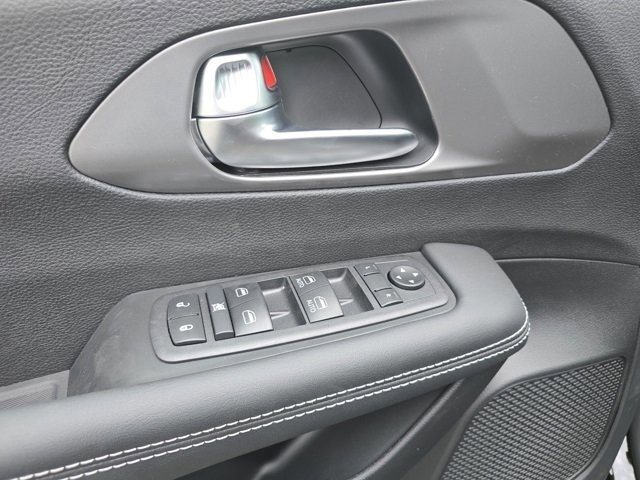 New 2025 Chrysler Voyager LX image 29