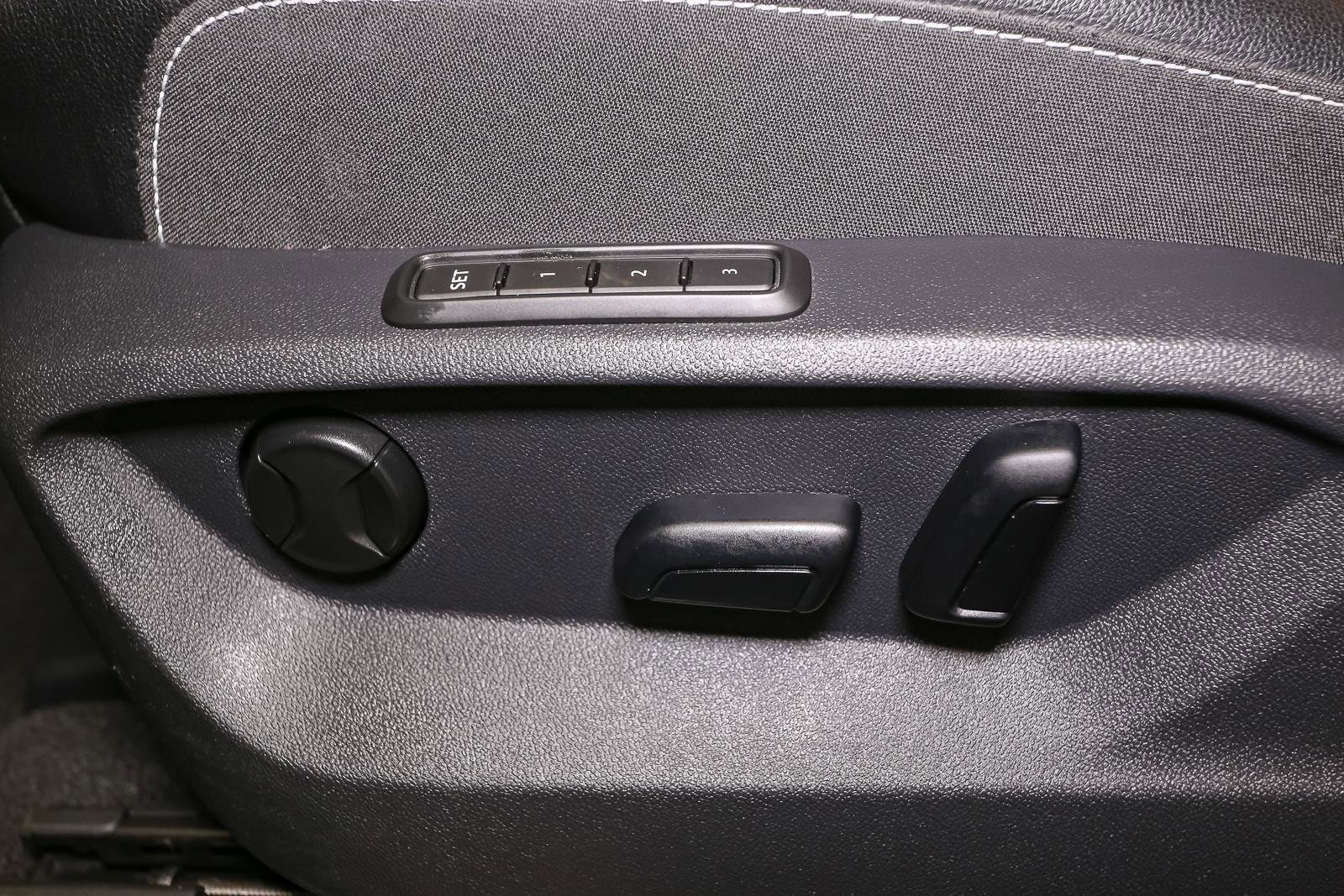 Certified 2023 Volkswagen Atlas Cross Sport SEL Premium R-Line image 46