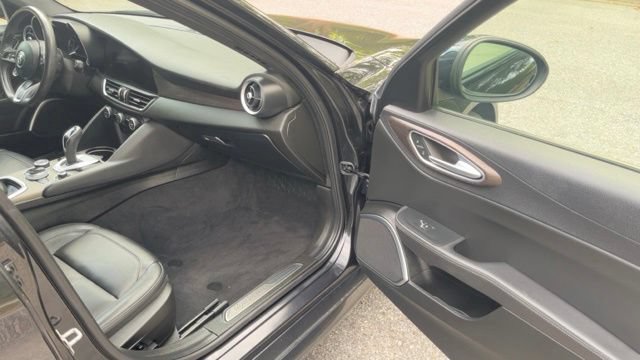 Used 2022 Alfa Romeo Giulia Ti w/ Active Assist Plus Package AWD/4WD image 10