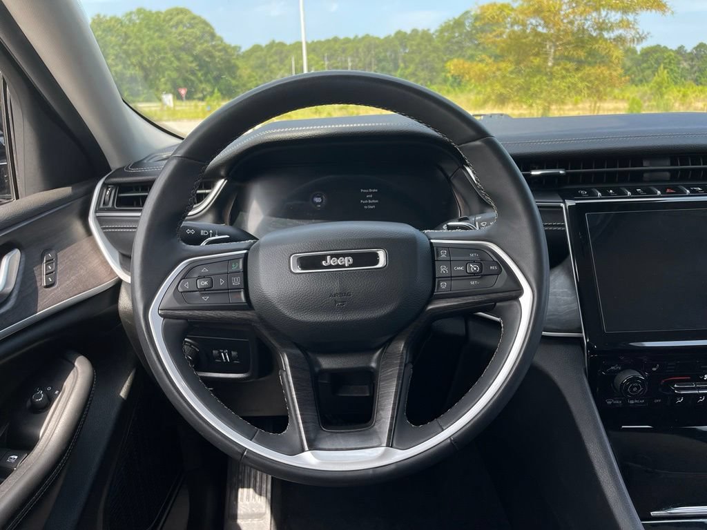Used 2023 Jeep Grand Cherokee L Limited AWD/4WD image 23
