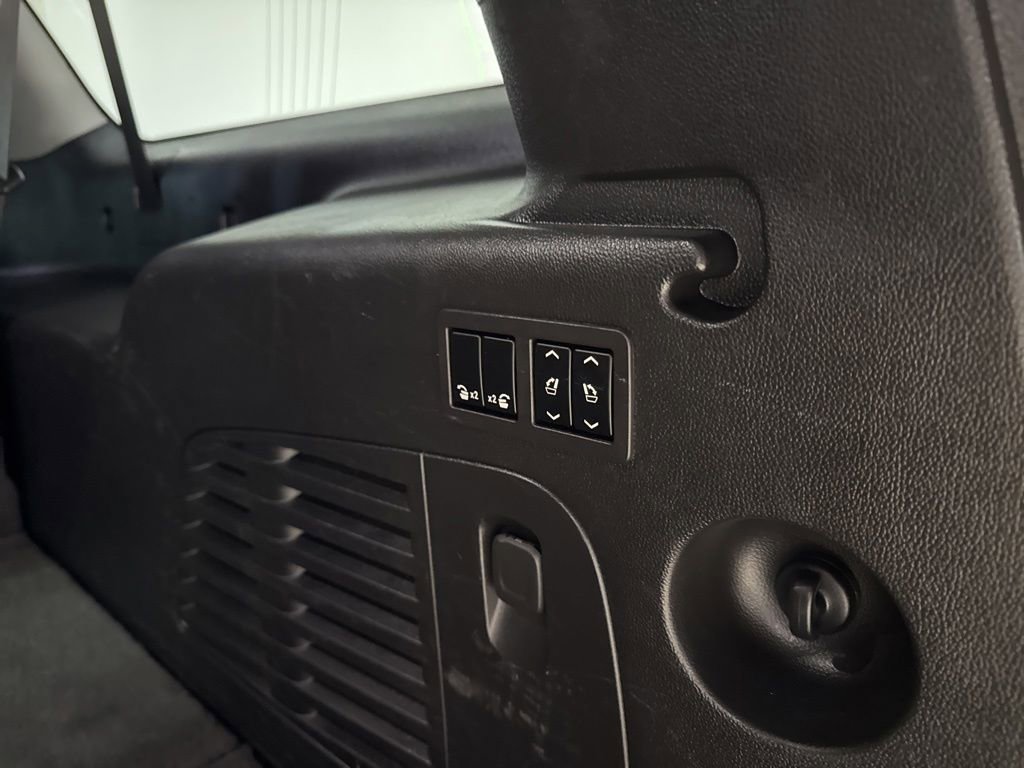 Used 2018 Chevrolet Suburban Premier AWD/4WD image 40