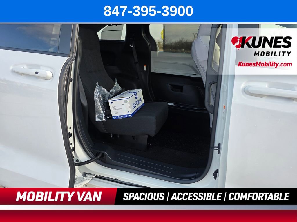 Used 2026 Toyota Sienna LE FWD image 22