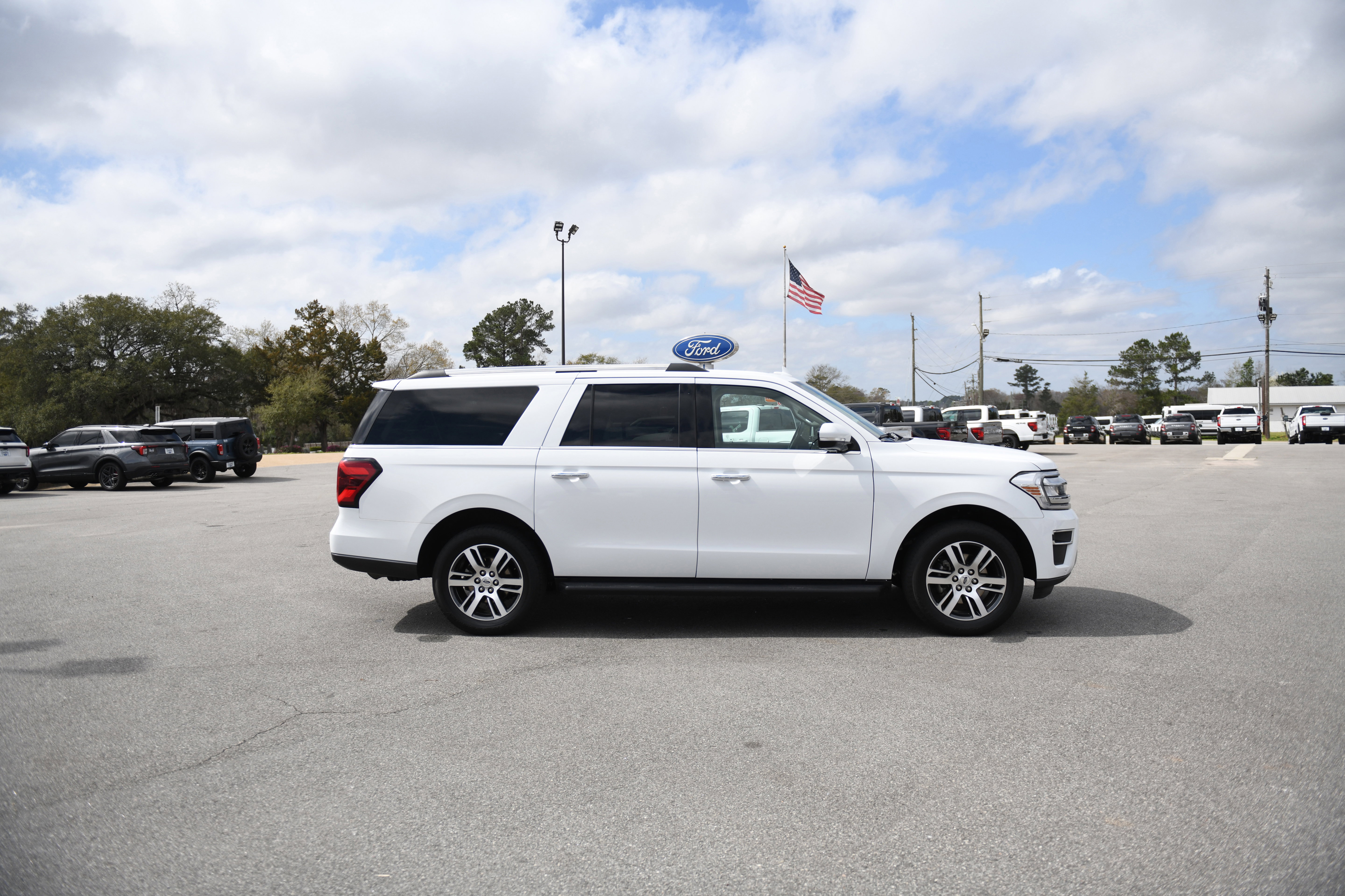 Used 2024 Ford Expedition Max Limited image 2