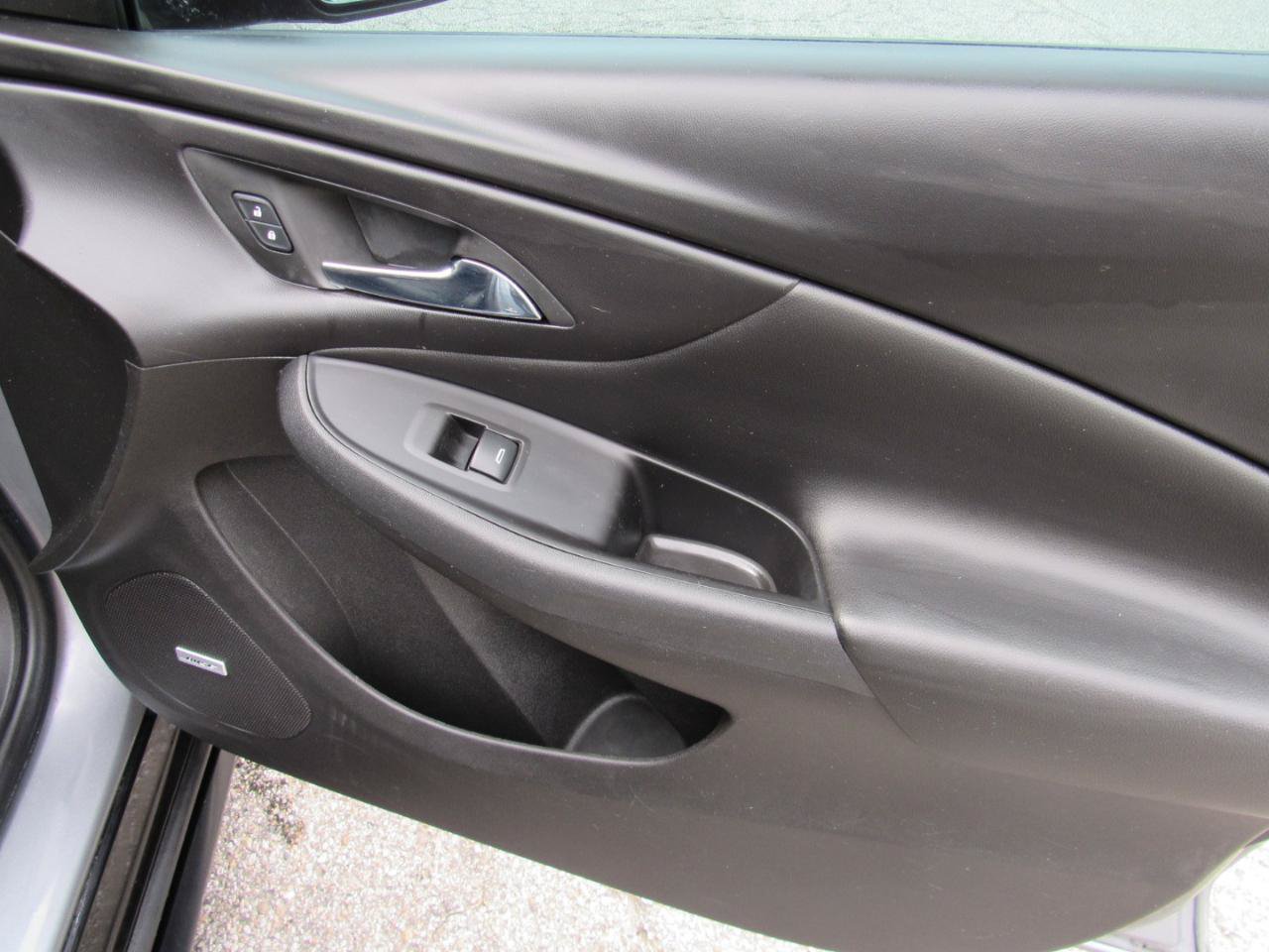 Used 2018 Chevrolet Volt Premier w/ Driver Confidence Package FWD image 33