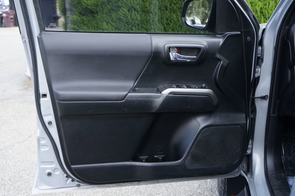 Used 2021 Toyota Tacoma TRD Sport image 15