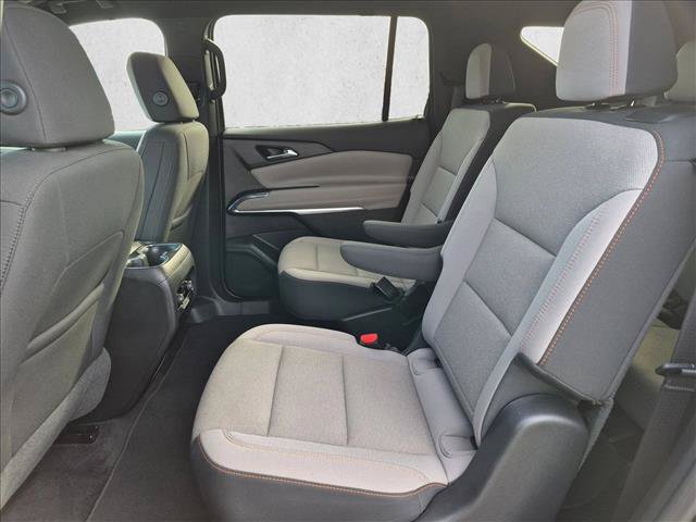 Used 2025 Chevrolet Traverse LT FWD image 19