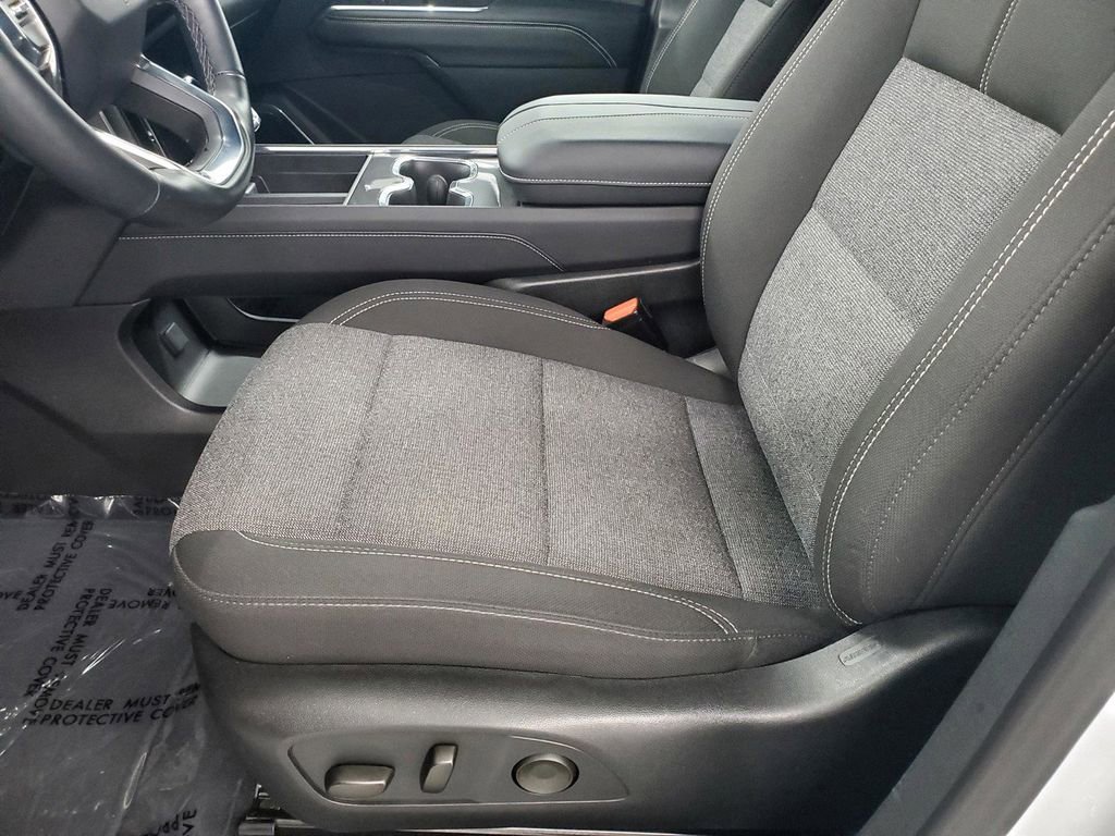 Used 2025 GMC Acadia Elevation image 13