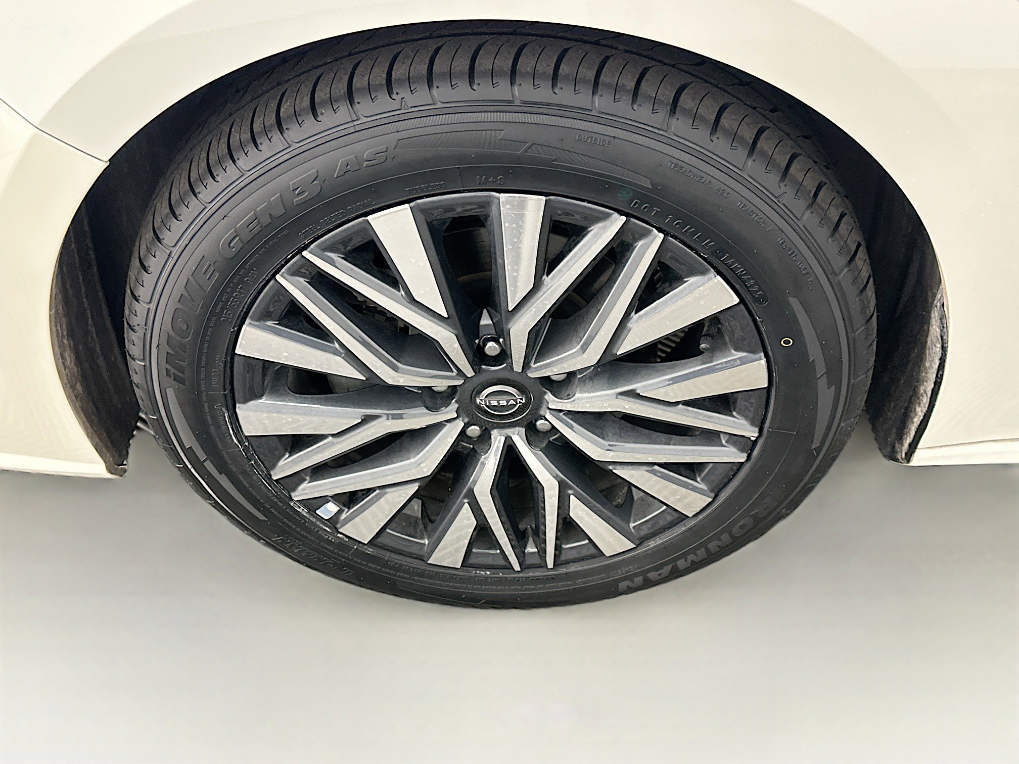 Used 2024 Nissan Altima 2.5 SV image 11