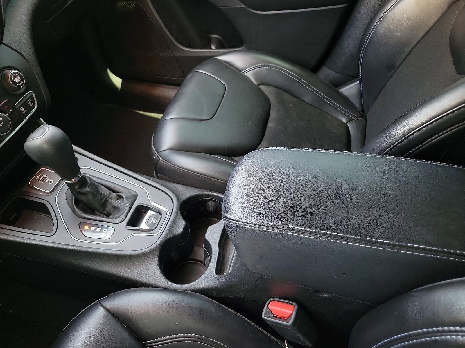 Used 2020 Jeep Cherokee Latitude Plus FWD image 20