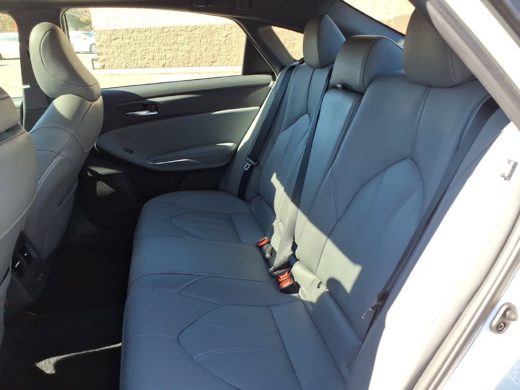 Used 2019 Toyota Avalon XLE w/ Moonroof Package FWD image 11