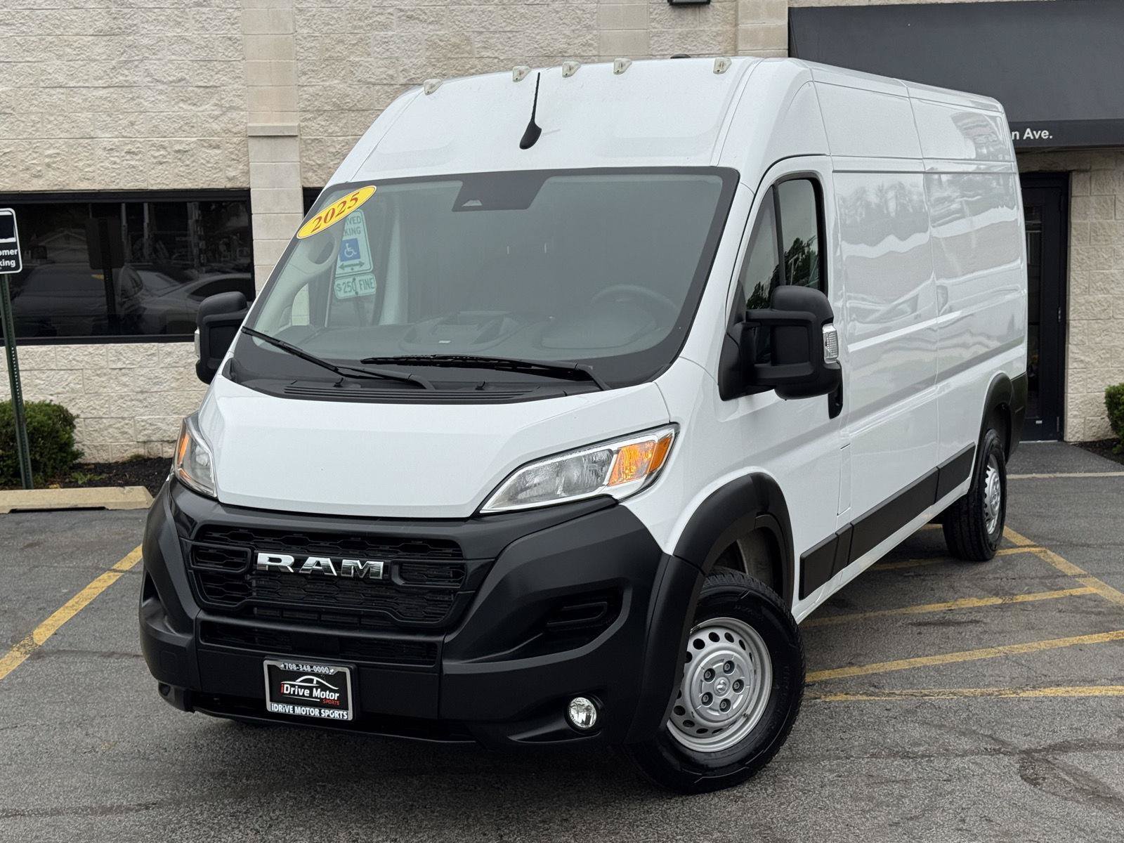 Used 2025 RAM ProMaster 2500 w/ Convenience Group FWD image 4