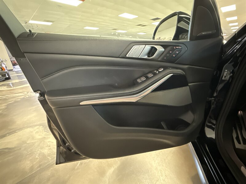 Used 2019 BMW X7 xDrive40i w/ Premium Package AWD/4WD image 11