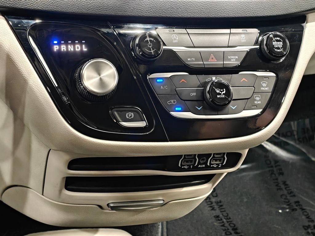 Used 2023 Chrysler Voyager LX FWD image 8