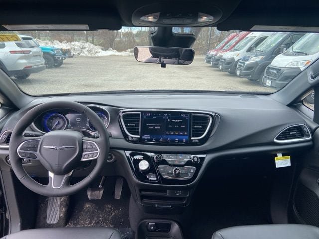 New 2026 Chrysler Voyager LX FWD image 8