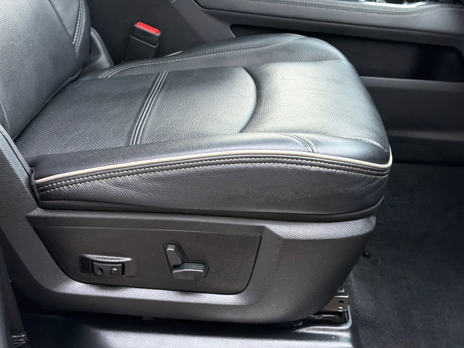 Used 2024 RAM 3500 Limited image 13