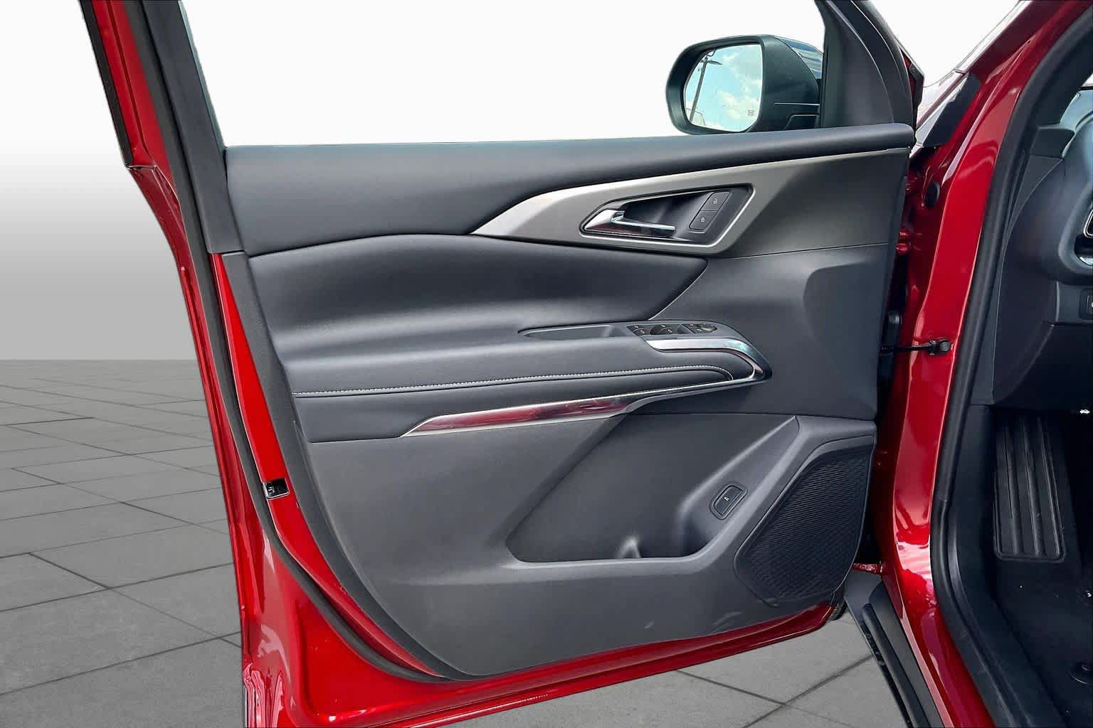 New 2027 Chevrolet Traverse LT w/ Driver Confidence Package FWD image 11